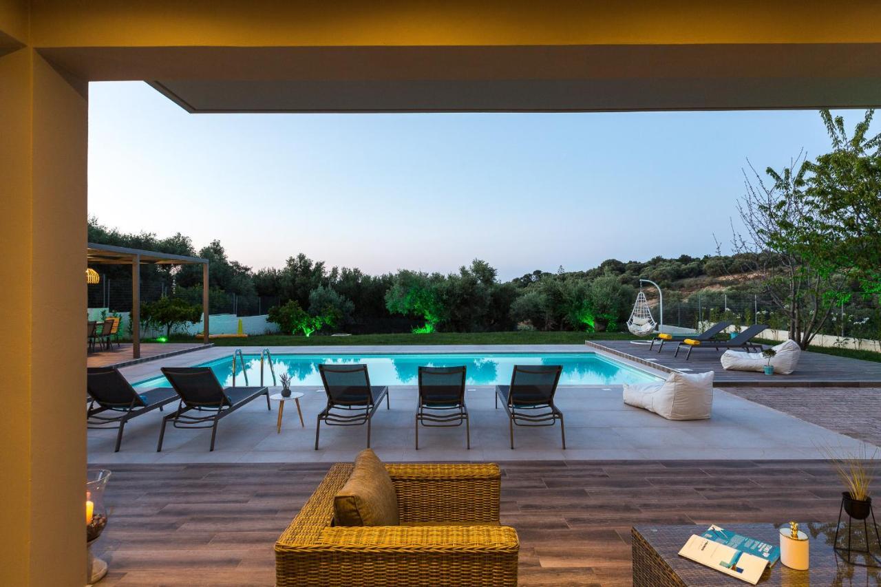 Villa Aelia I Modern & Ideal For Large Groups Galatás Exteriér fotografie